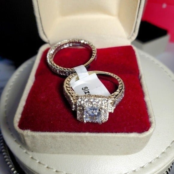 Lovely Vintage Style Princess Cut Halo Wedding Ring Set - Picture 6 of 10